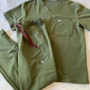 Figs L Dark Olive Scrub Set